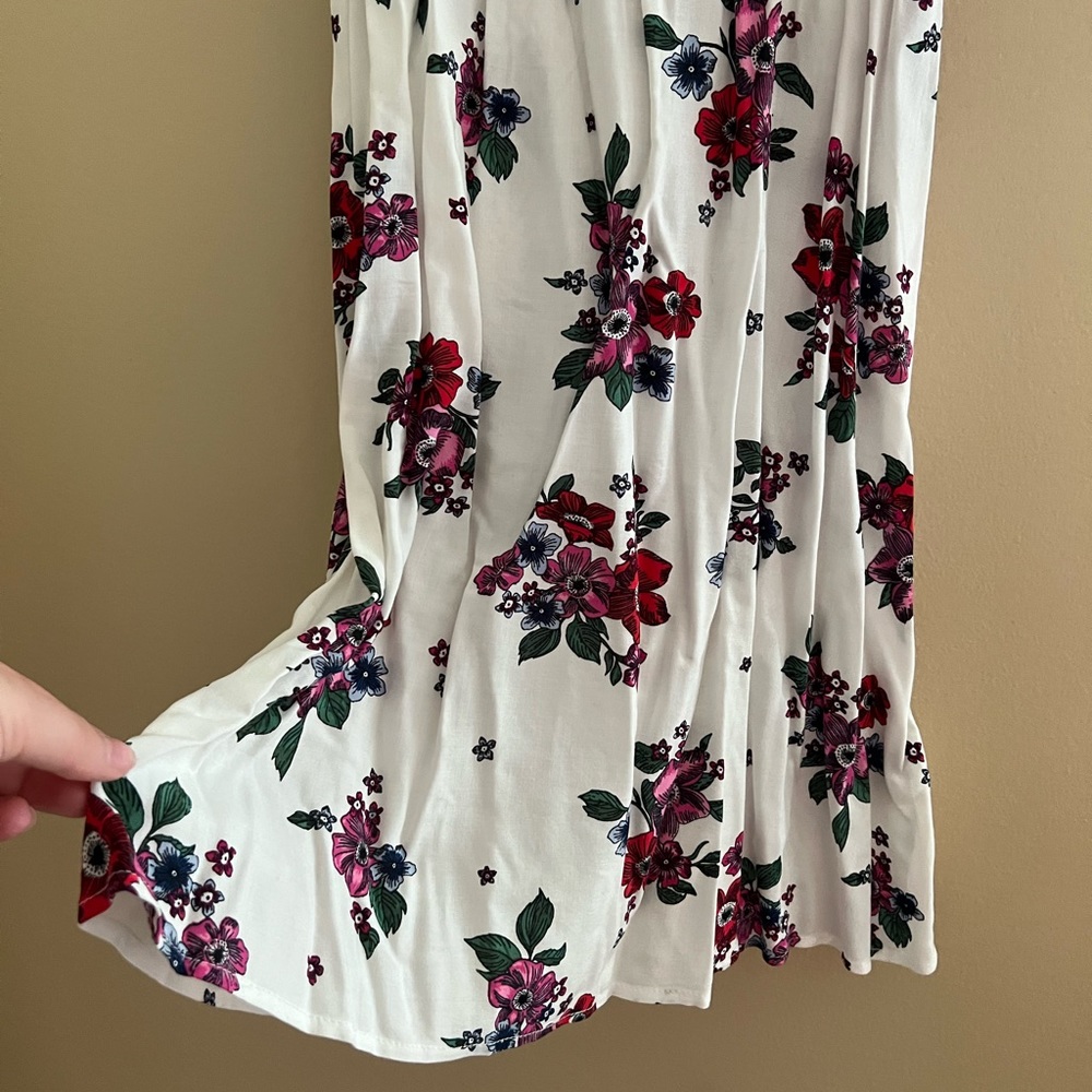 ⚪️DIVIDED: Women’s size US 4, white floral spaghetti strap dress w/small tie⚪️ - Picture 7 of 10